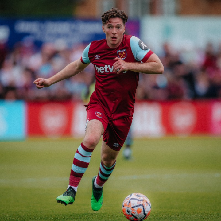 包含查尔顿竞技客场大胜，提前锁定冠军的词条