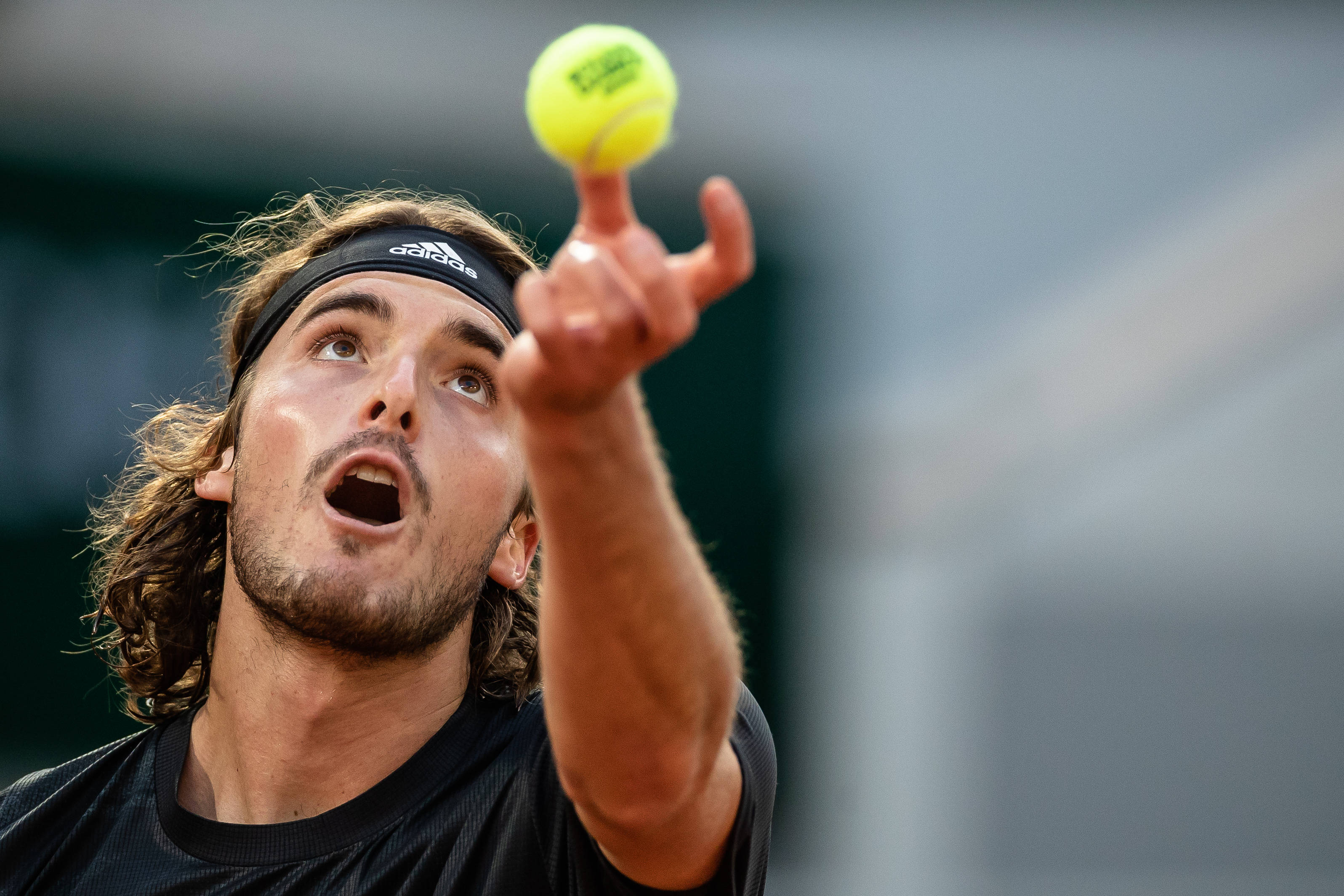 美国网球队完胜西班牙网球队，西西帕斯爆发神勇的简单介绍