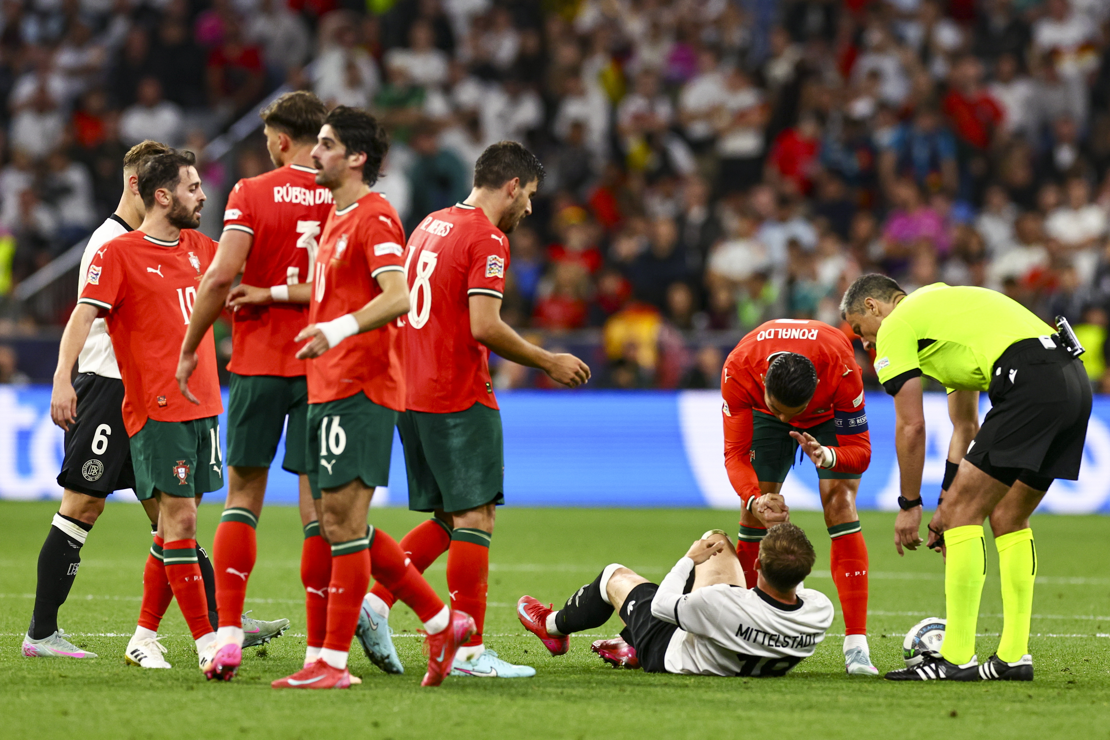 葡萄牙队表现抢眼,成功晋级四强 葡萄牙队表现抢眼,成功晋级四强