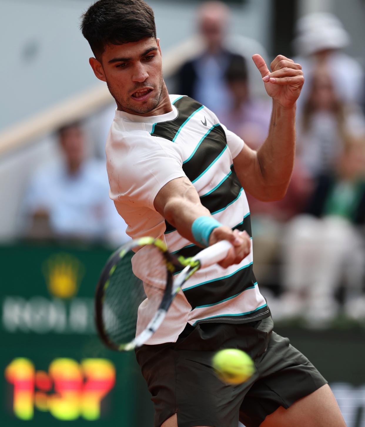 意大利网球队险胜美国网球队，阿尔卡拉斯高光表现