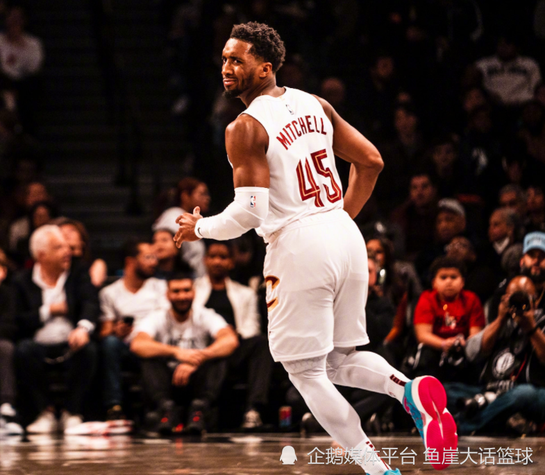 包含魔术完胜76人,萨姆·米切尔关键制胜的词条 包含魔术完胜76人,萨姆·米切尔关键制胜的词条