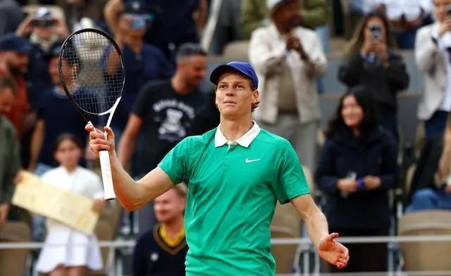 包含法国网球队绝地反击世界网球队，阿尔卡拉斯送出助攻的词条