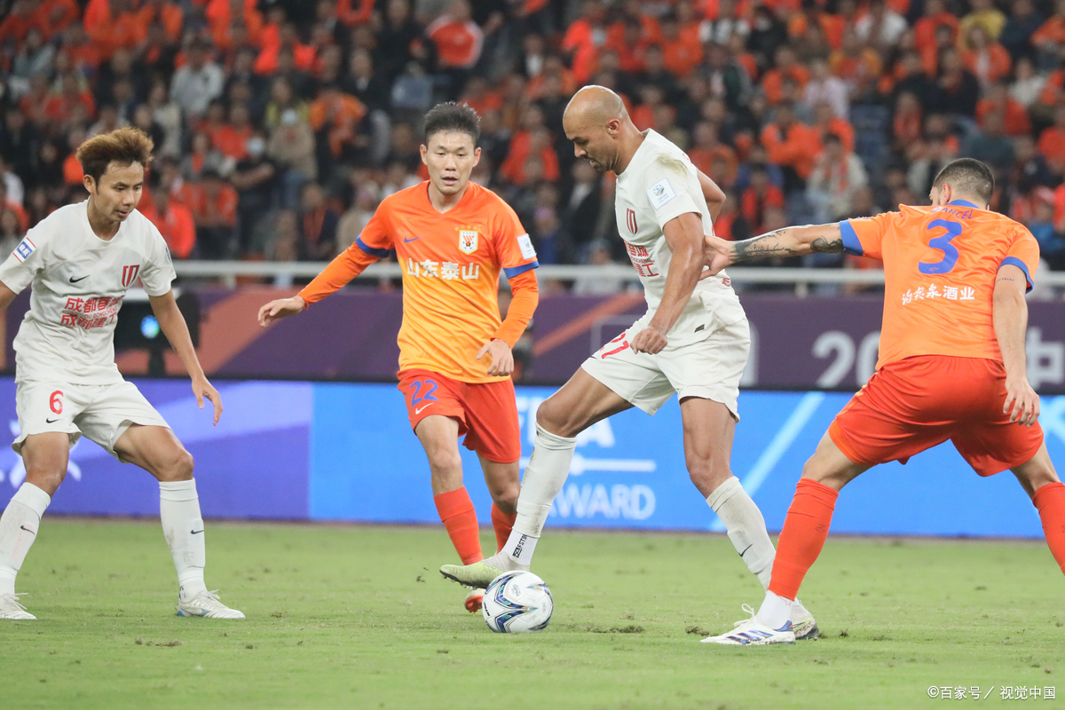 包含足协杯半决赛开启，八强战役轮番上演的词条