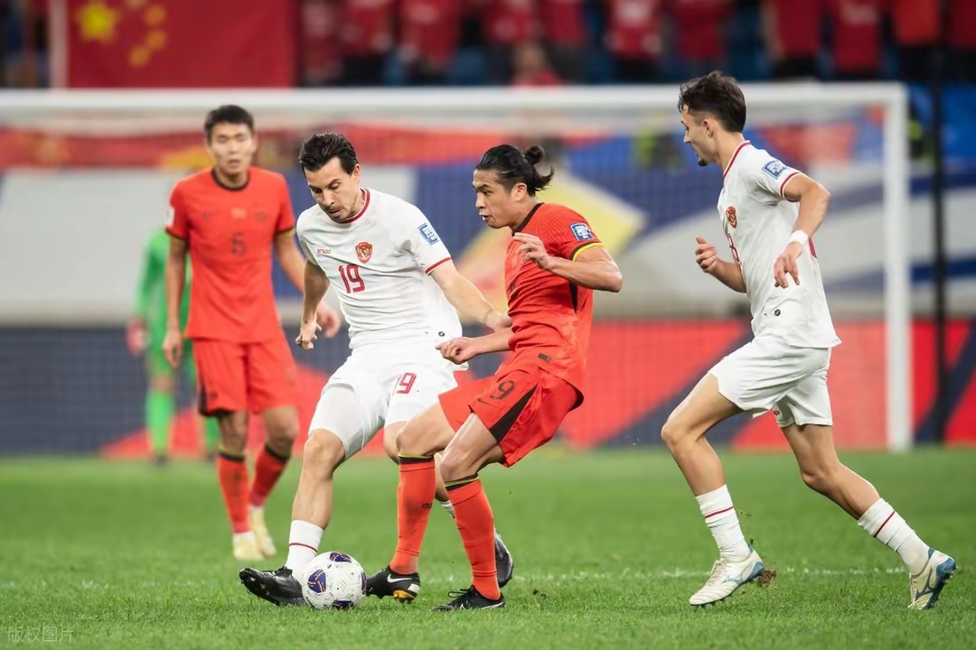 包含足协杯半决赛开启，八强战役轮番上演的词条