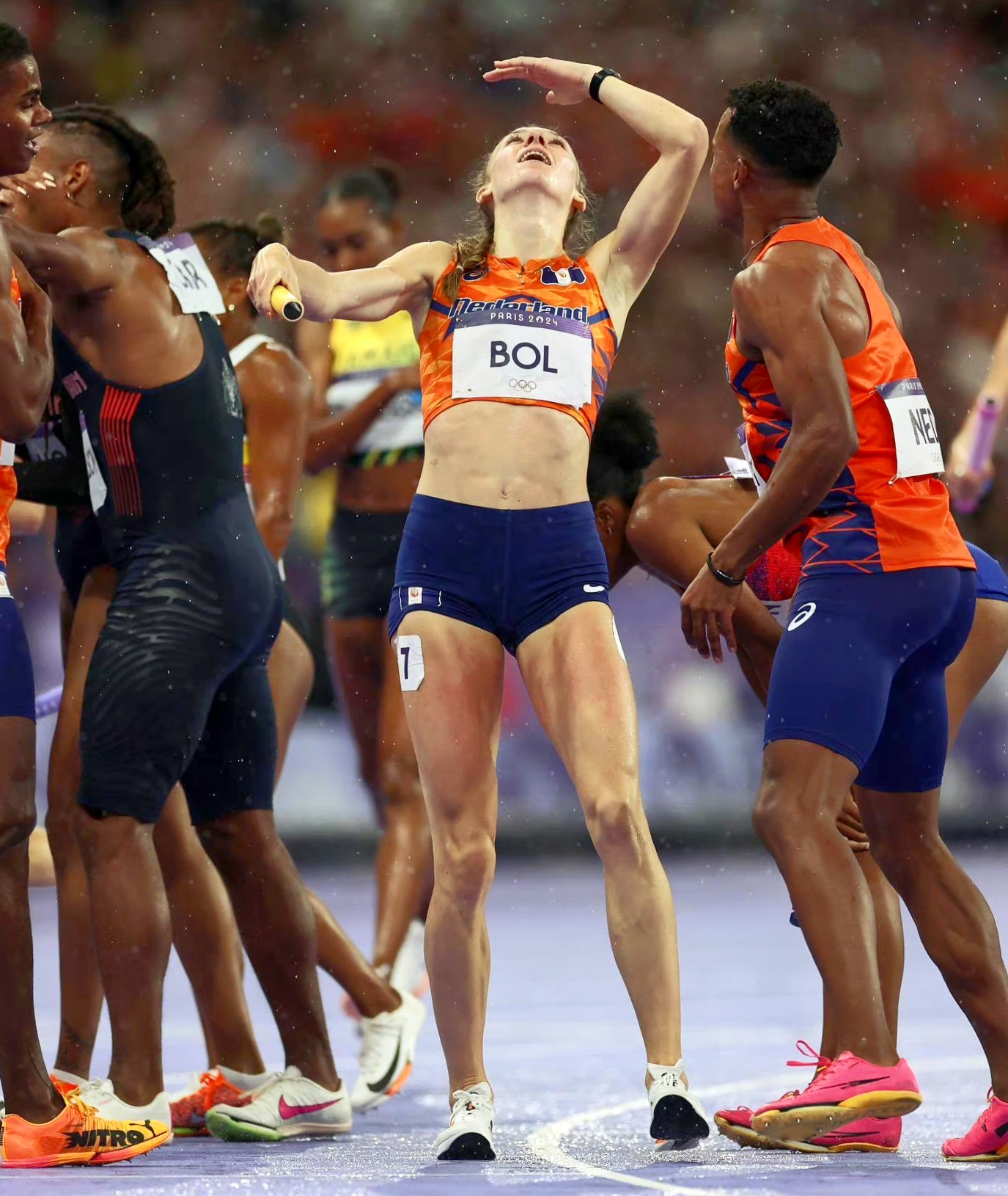 荷兰选手在田径赛中获得金牌荣誉