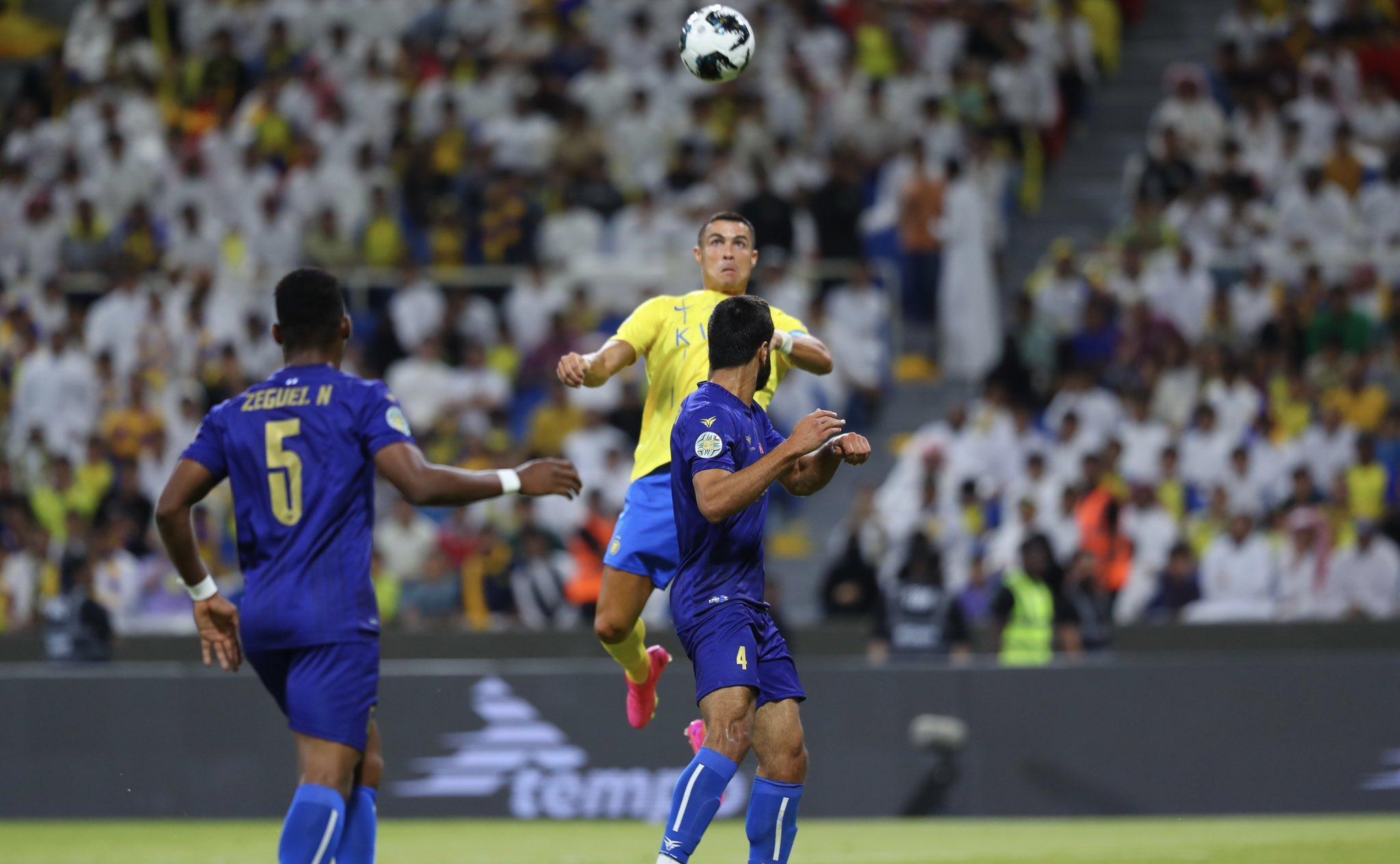 包含后防压迫节奏提高，球队整体防线实力逐渐增强的词条