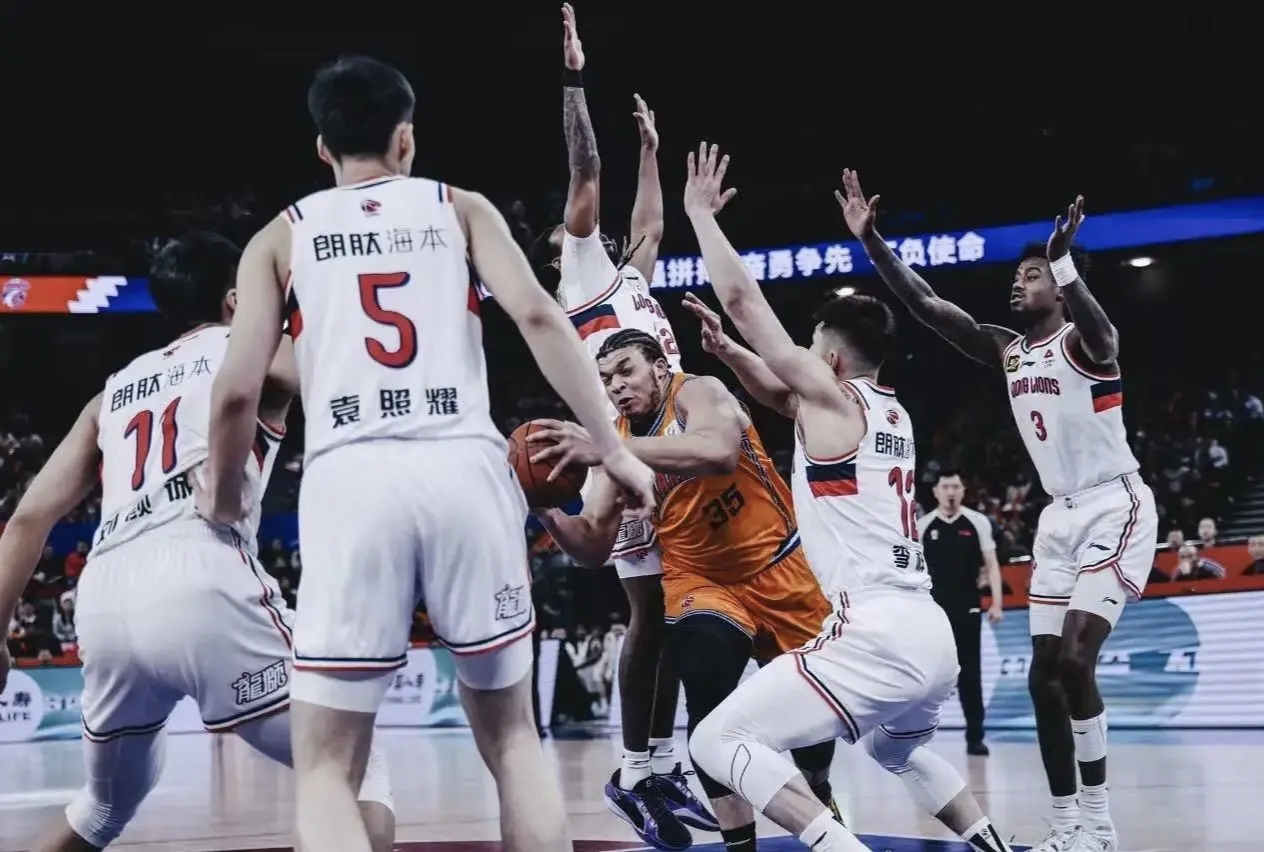 国内篮球赛场实现历史重要突破，球队实力备受瞩目的简单介绍