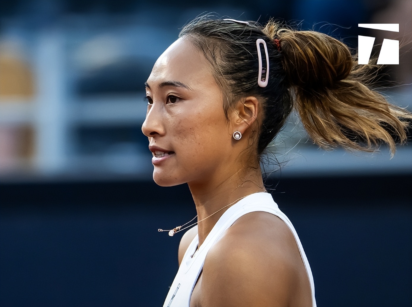 运动员因体力不支被迫退出比赛