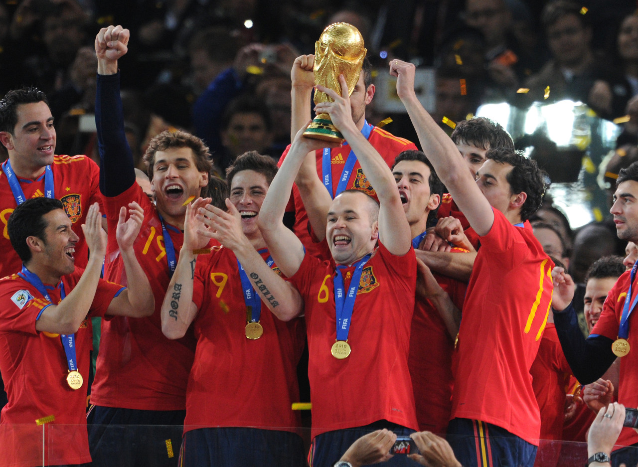 精彩的体育比赛中球队获得了令人惊叹的胜利