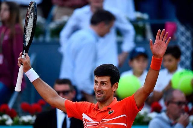 西班牙队主场击败希腊队，成功晋级淘汰赛