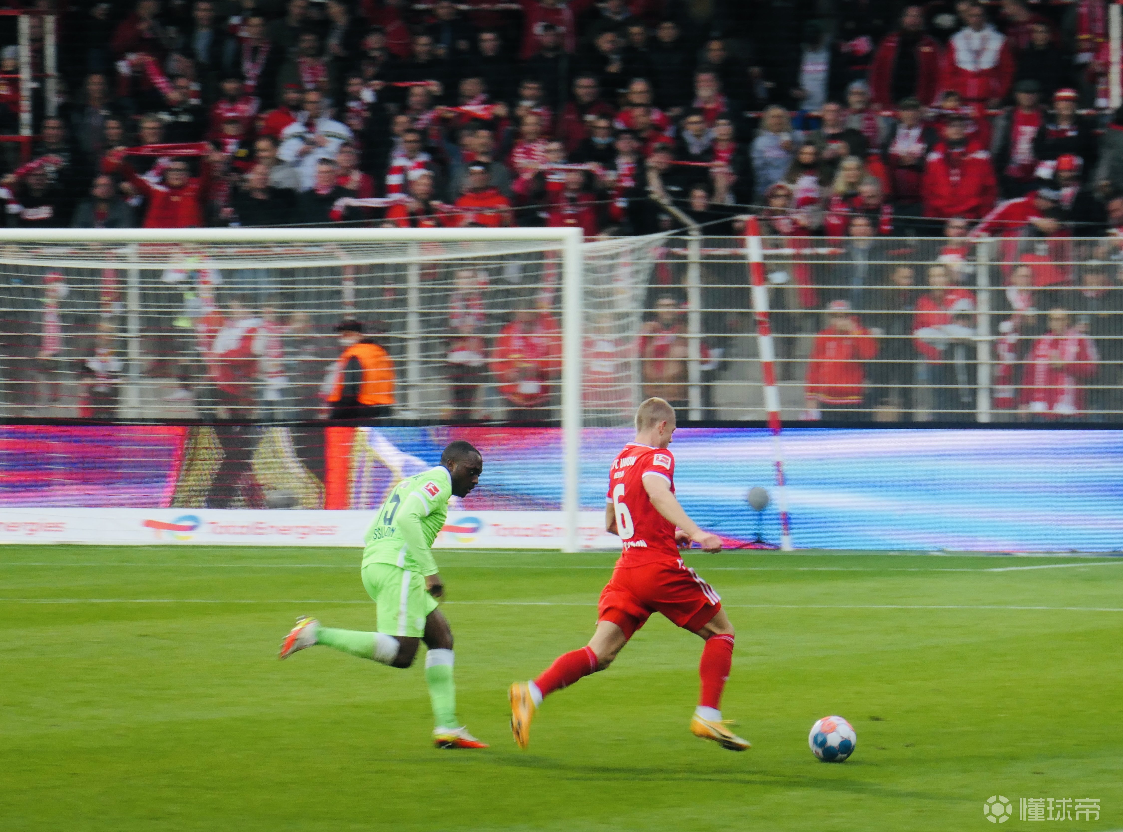 包含沃尔夫斯堡队主场力克对手，取得一场胜利的词条