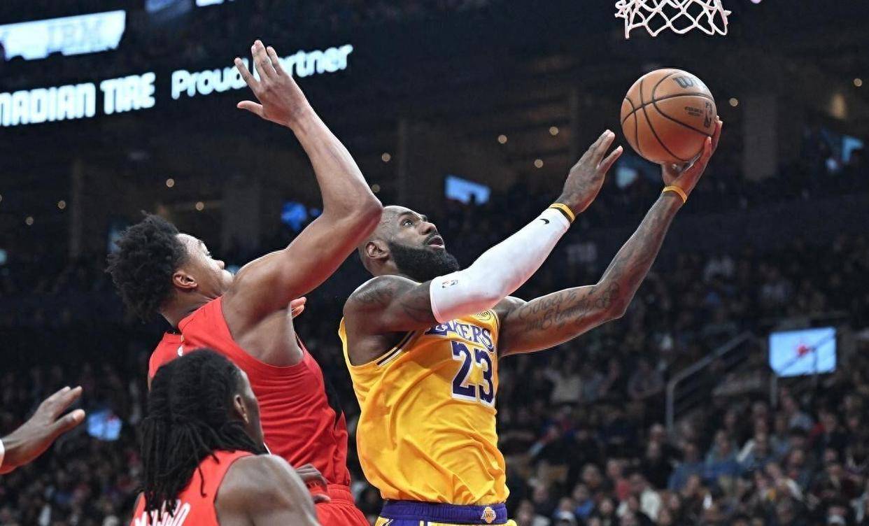 湖人绝杀猛龙,西亚卡姆点燃赛场 湖人绝杀猛龙,西亚卡姆点燃赛场