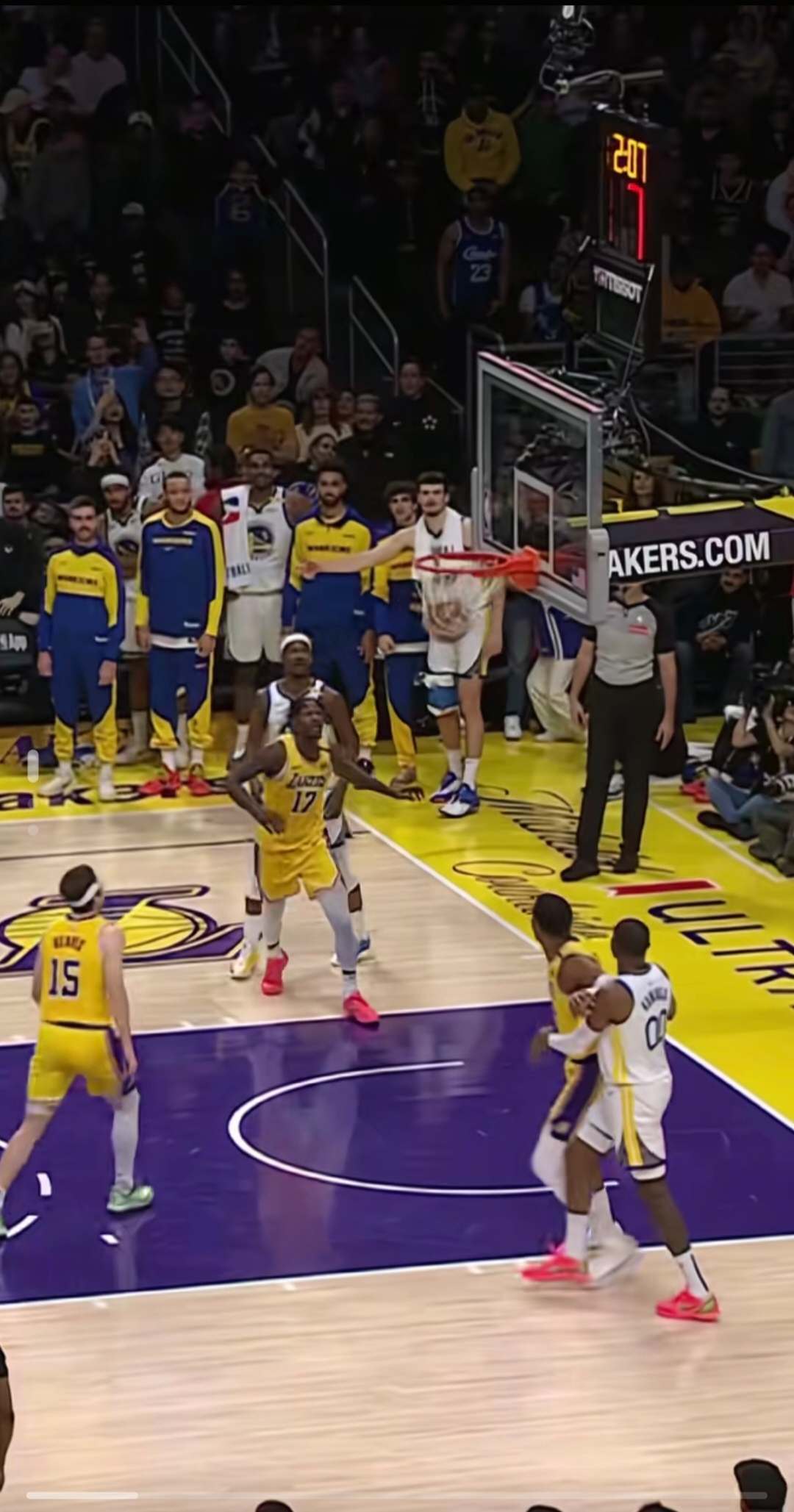 湖人绝杀猛龙,西亚卡姆点燃赛场 湖人绝杀猛龙,西亚卡姆点燃赛场