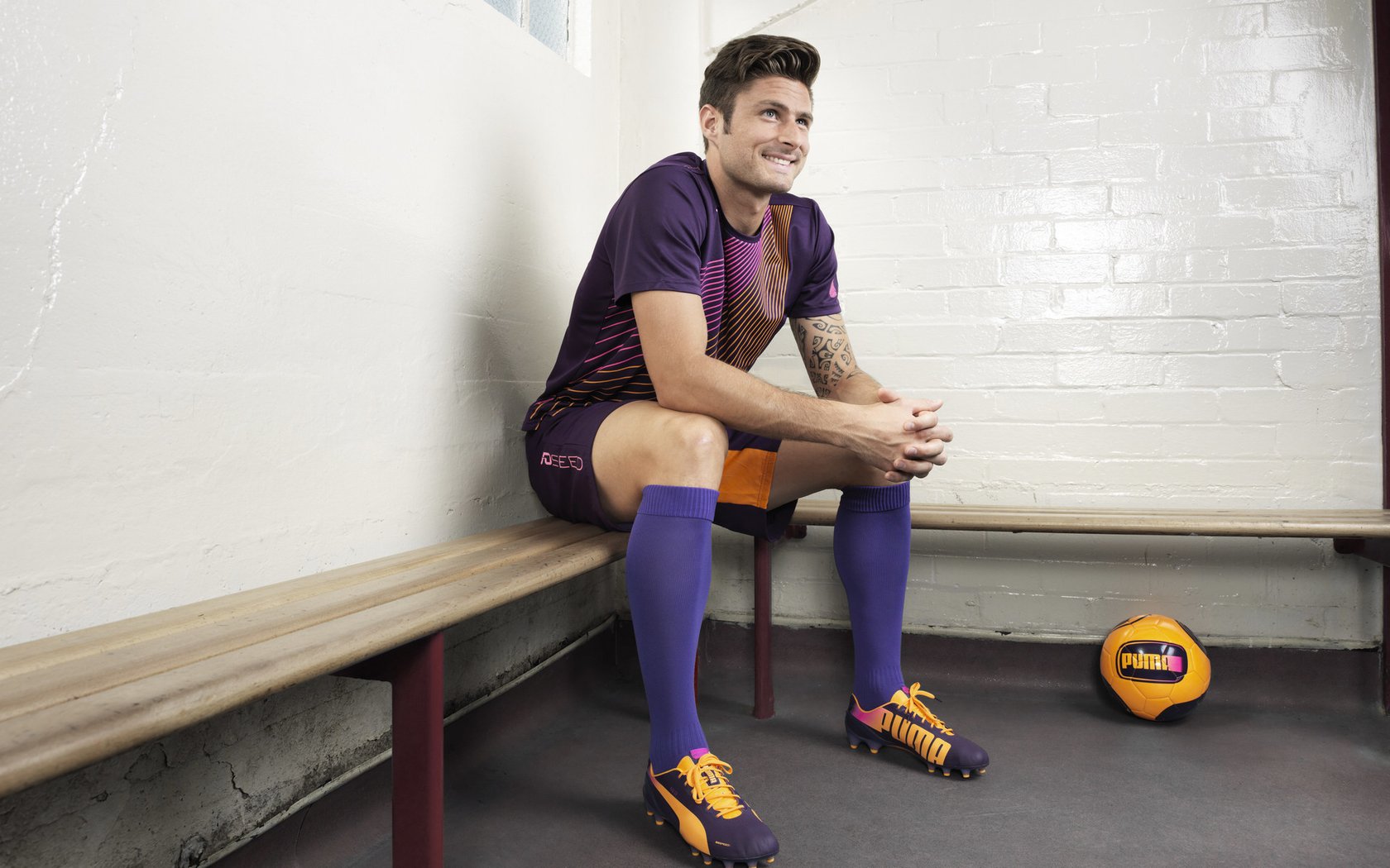 赛道新章，周冠宇驾驭迈凯伦力克红牛，改写F1格局