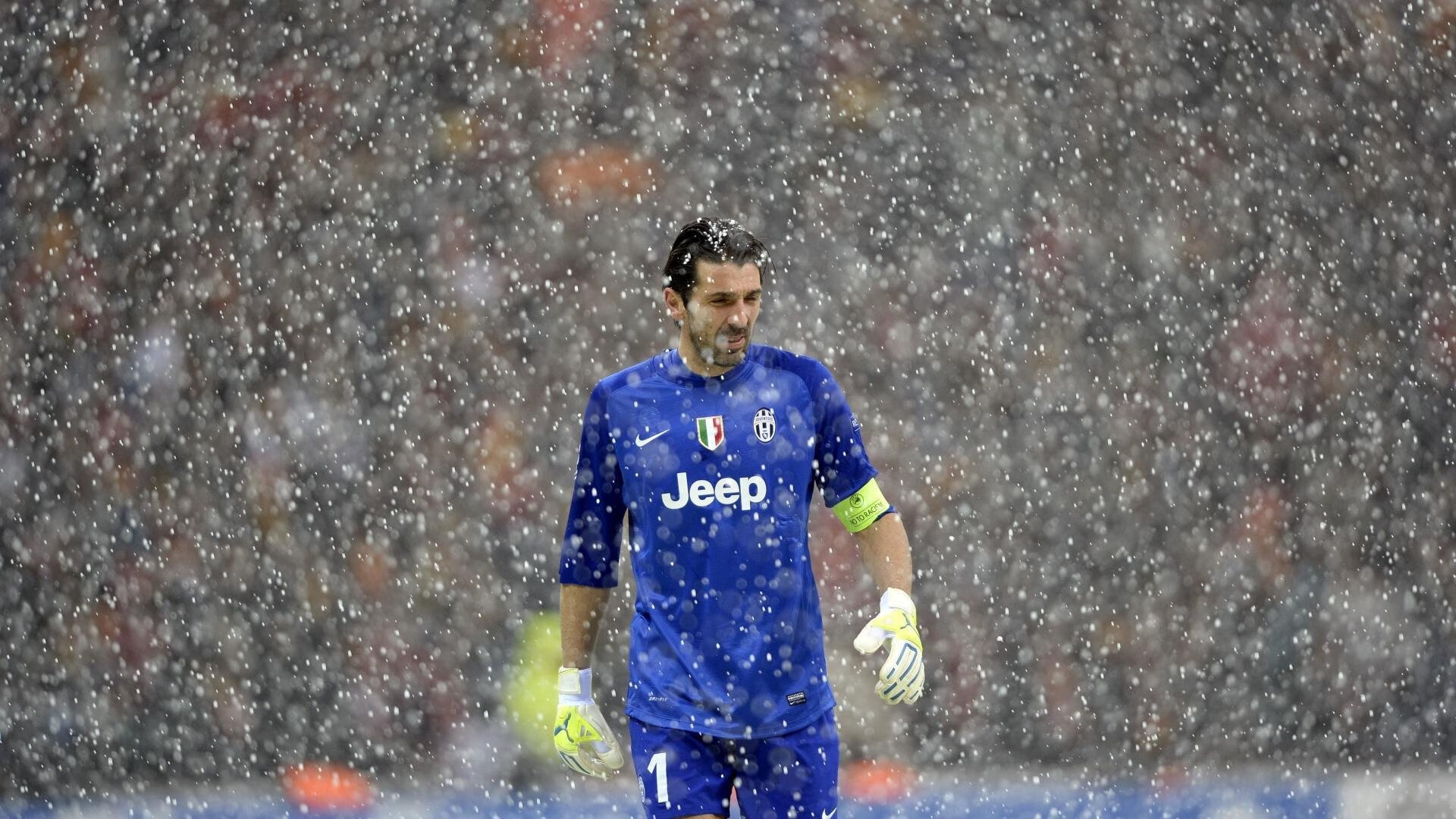 当战火与赛场交织，乌克兰的坚韧与阿坎吉的关键接管